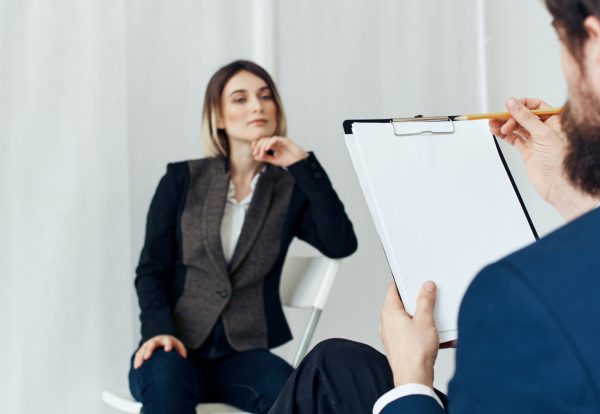 Business man communicates with a woman in a suit, staff vacancies resume